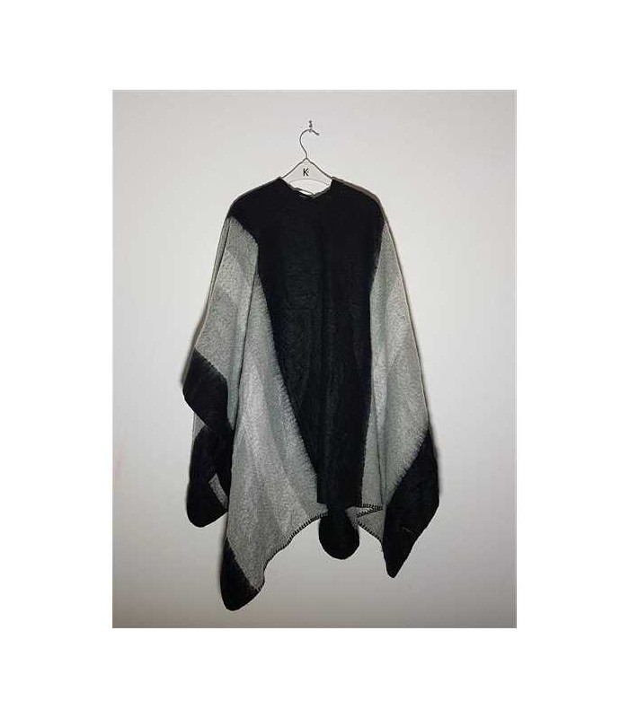 Poncho dama tricotat cu model in degrade