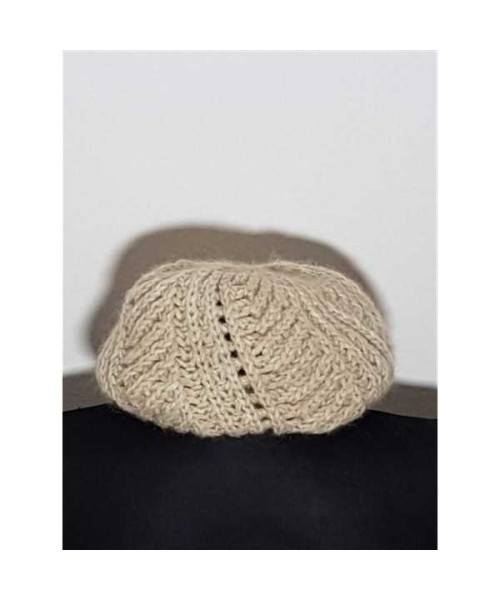 Bereta tricotata model cu gaurele C&A