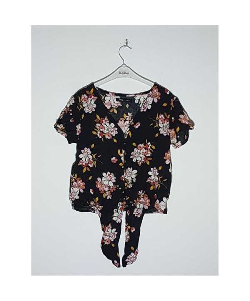 Bluzita dama racoroasa model cu flori multicolore Sinsay