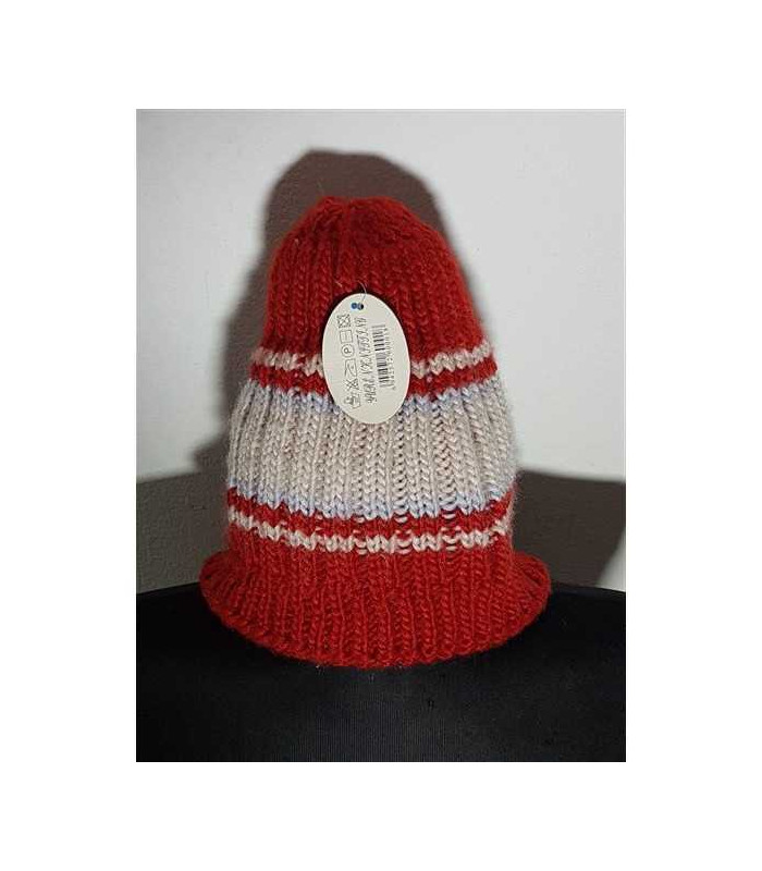 Caciula tricotata model cu dungi albe