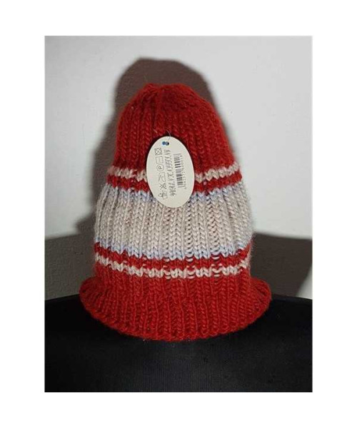 Caciula tricotata model cu dungi albe