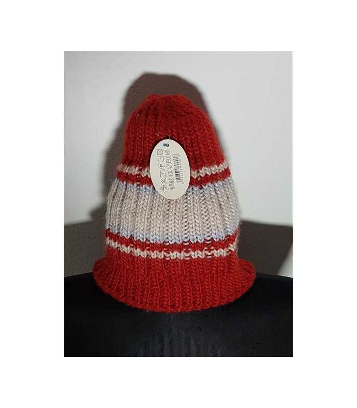 Caciula tricotata model cu dungi albe