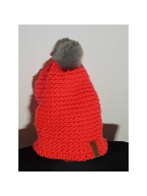 Caciula de iarna tricotata model cu ciucure pufos