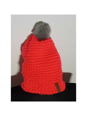 Caciula de iarna tricotata model cu ciucure pufos 2