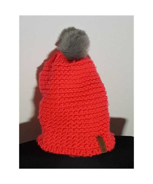 Caciula de iarna tricotata model cu ciucure pufos