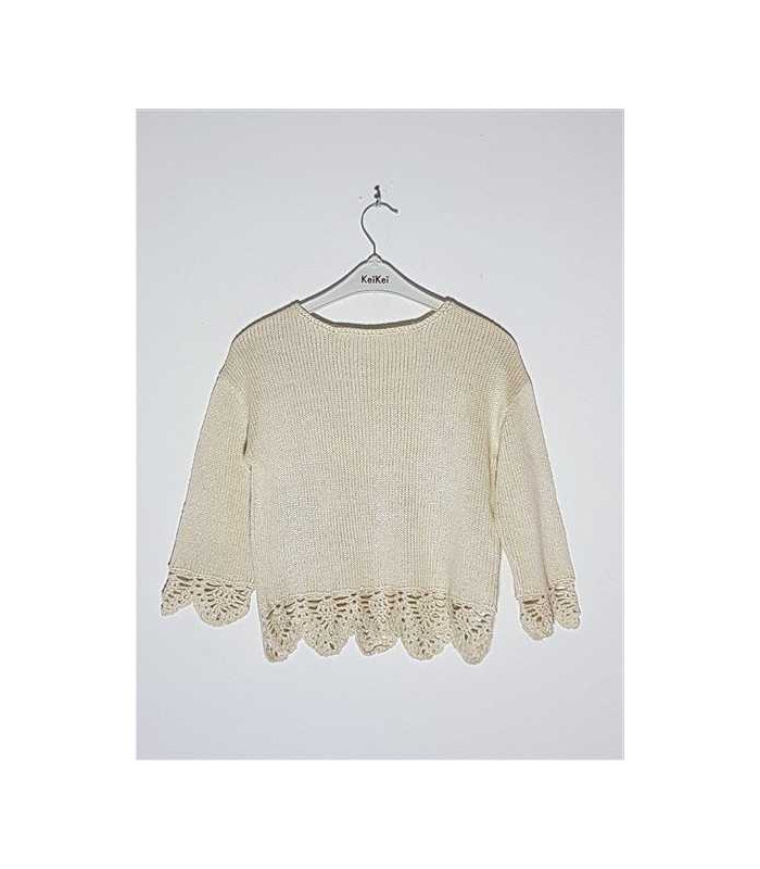 Pulover tricotat cu model dantelat