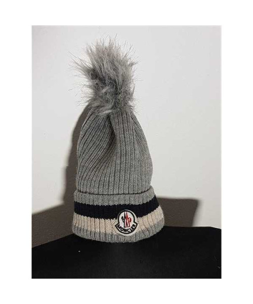 Caciula tricotata pentru copii model cu ciucure pufos