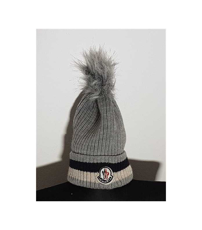 Caciula tricotata pentru copii model cu ciucure pufos