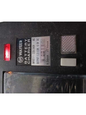 Incarcator universal acumulatori, compatibil cu AA, R14, R20, 9V 2