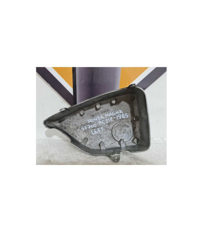 Capac Stanga Carburator Honda Magna VF 700 - RC 21E - 1985